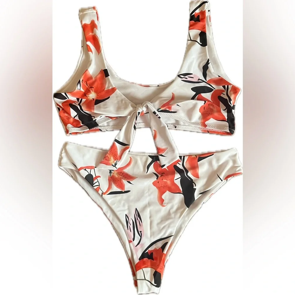 Floral 2 piece Bikini Set with Tie Front Top. Women’s size Large.